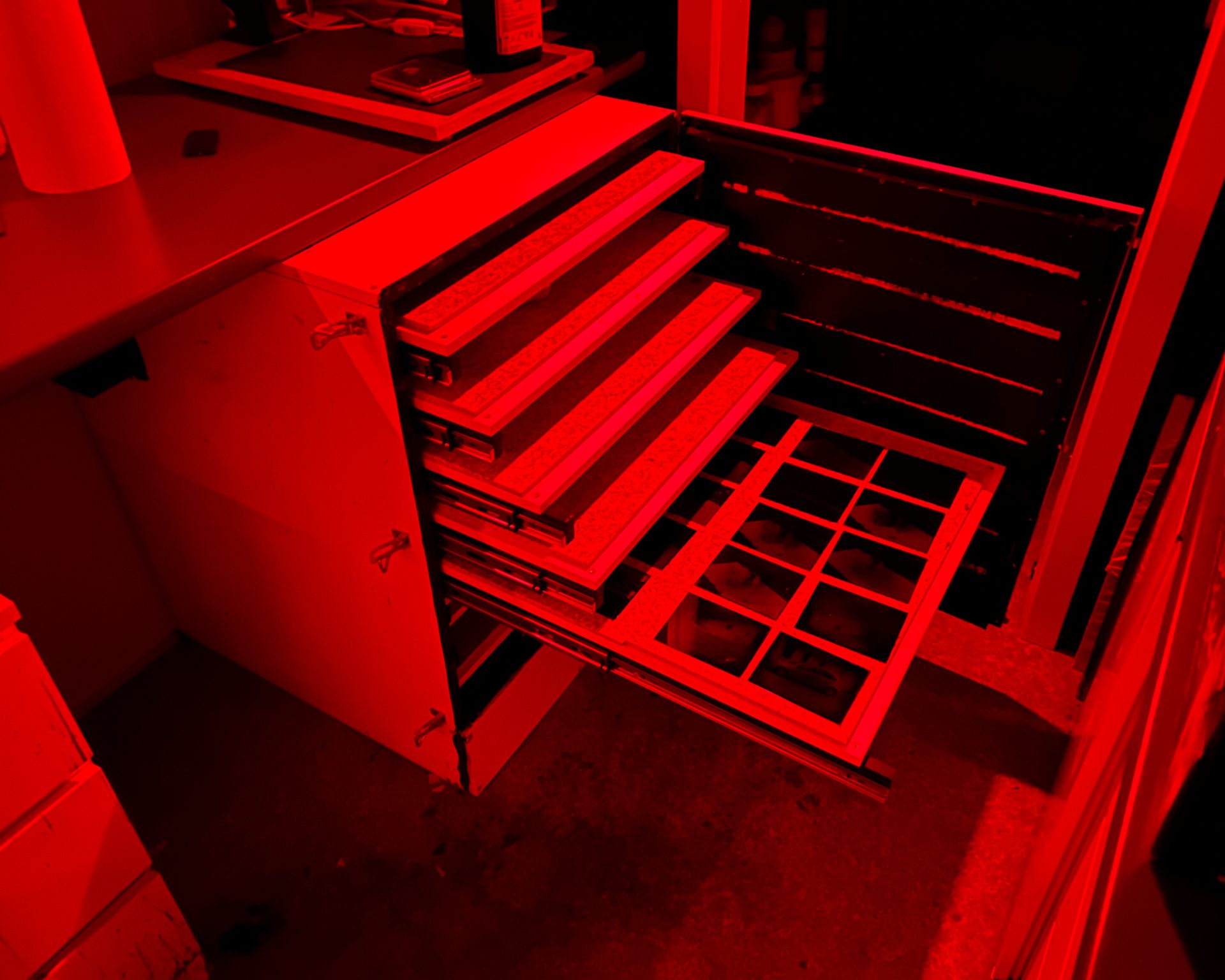 Building-Darkroom-Drying-Cabinet-for-Dry-Plates-build-guide